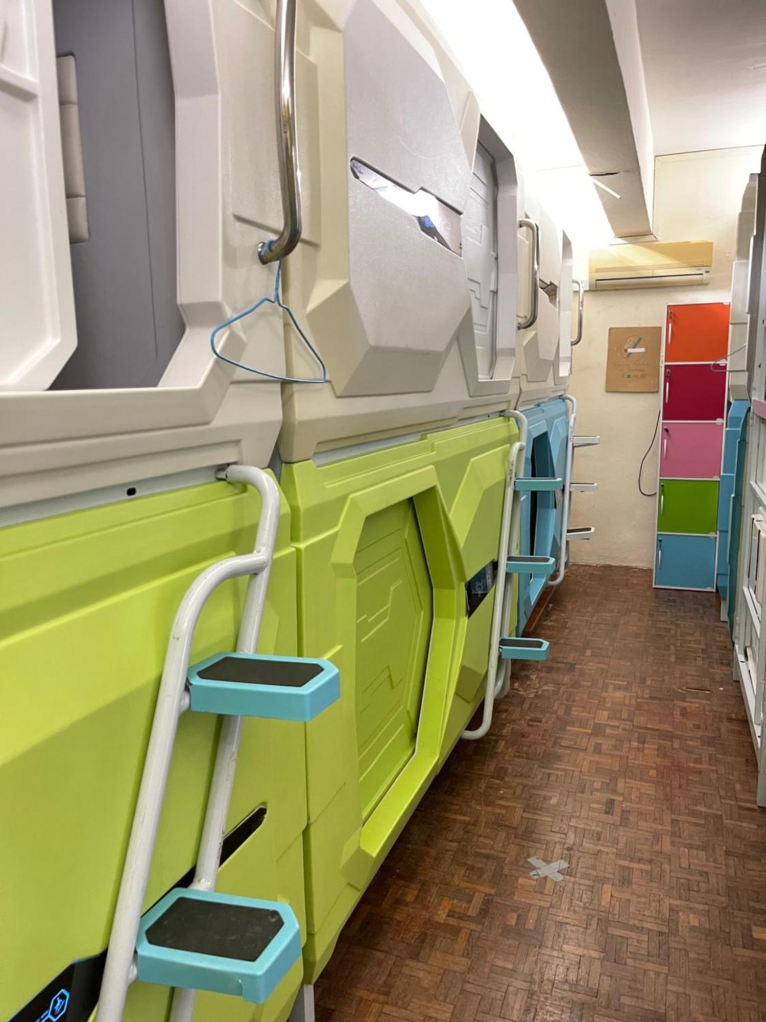 Pelangi Capsule Hostel Джохор-Бару Экстерьер фото